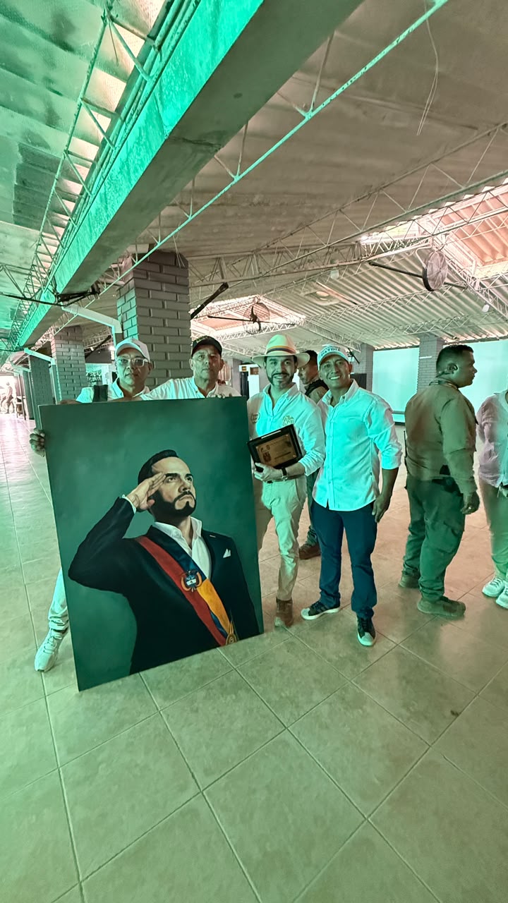 Entrega de Lienzo y Retrato de Honor